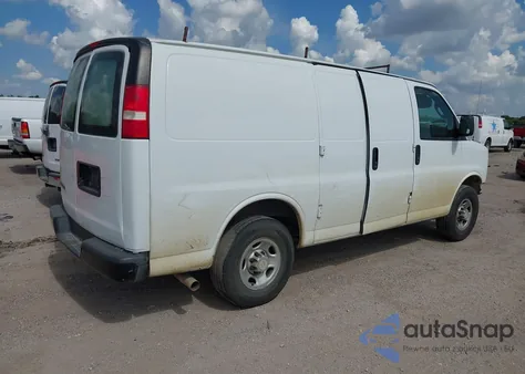2018 Chevrolet Express 2500 Work Van z USA, uszkodzony, nr VIN 1GCWGAFPXJ1173441